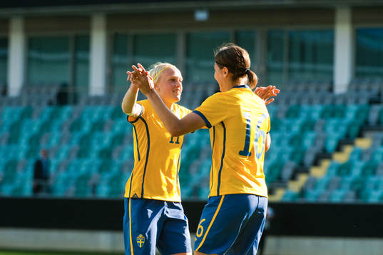 Linnea Liljegärd och Linda Forsberg jubel