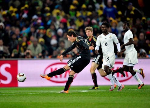 Mesut Özil, Tyskland gör mål