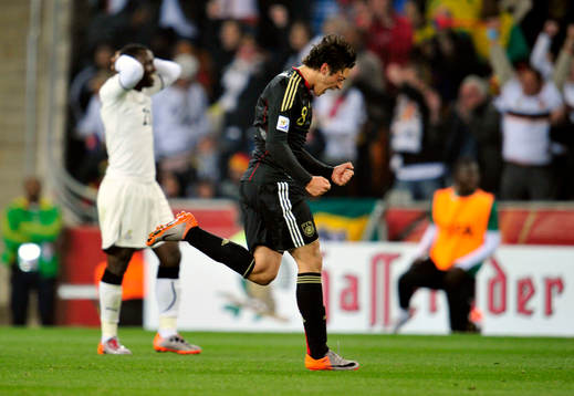 Mesut Özil, Tyskland, jubel
