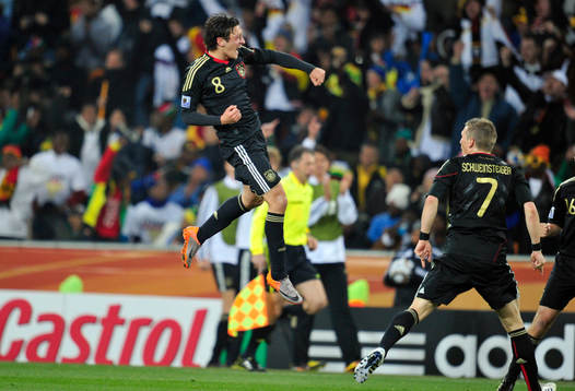 Mesut Özil, Tyskland, jubel