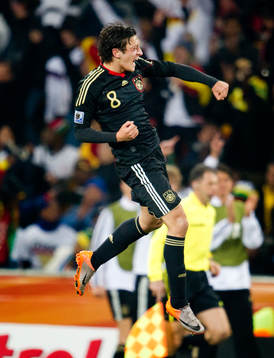 Mesut Özil, Tyskland jubel