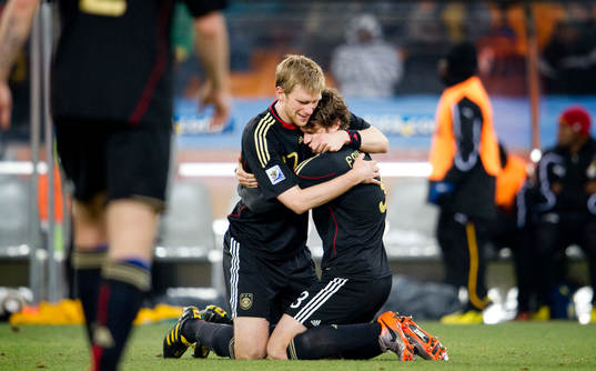 Per Mertesacker, Arne Friedrich, Tyskland jubel
