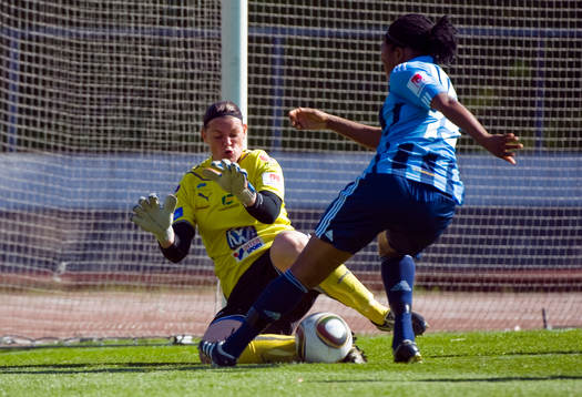 Caroline Jönsson, målvakt, Umeå och Onome Ebi,