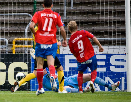 Erik Sundin, Helsingborg, gör andra målet för Helsingborg