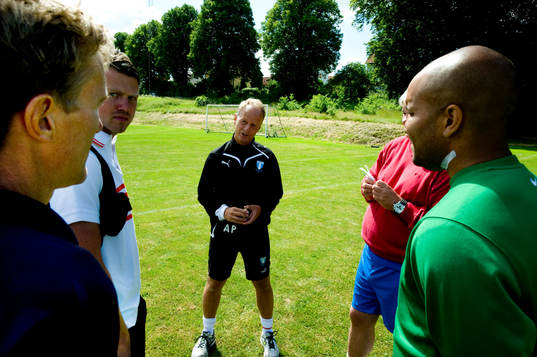 Fotboll, Tränarläger