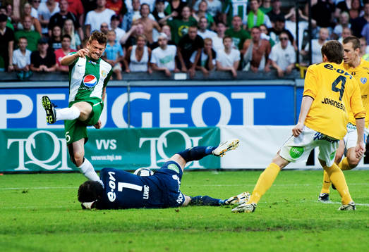 Jesper Blomqvist, Hammarby, missar ett skott mot Stojan