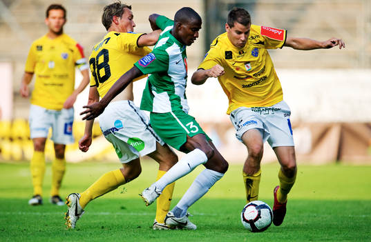 Jose Monteiro de Macedo, Hammarby, försöker ta sig förbi