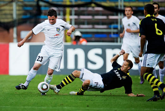 Kenny Pavey, AIK, slänger sig