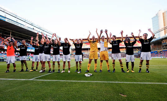 AIK-spelarna tackar publiken