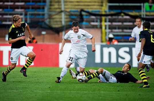 Kenny Pavey, AIK, slänger sig