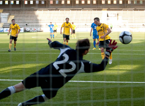 Martin Ericsson, Elfsborg, gör mål på straff