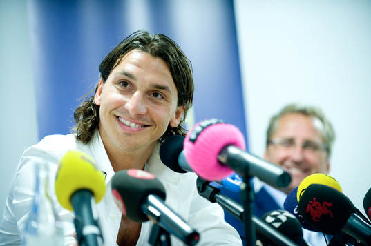 Zlatan Ibrahimovic, tackar åter ja till spel i det svenska