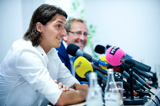 Zlatan Ibrahimovic, tackar åter ja till spel i det svenska