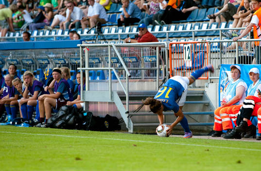 Kristin Karlsson, Sverige gör ett inkast med volt