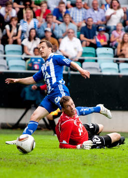 Tobias Hysén, Göteborg, gör 1-0. Robin Malmkvist,