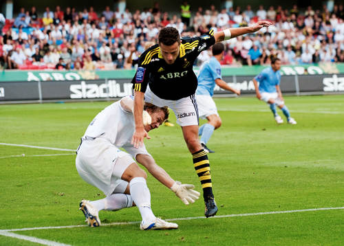 Adomir Catovic, AIK, krockar med Johan Dahlin, målvakt,