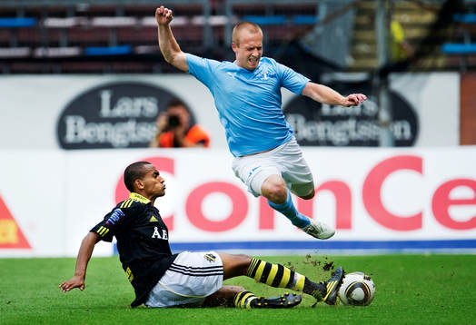 Walid Atta, AIK, stoppar Daniel Larsson, Malmö