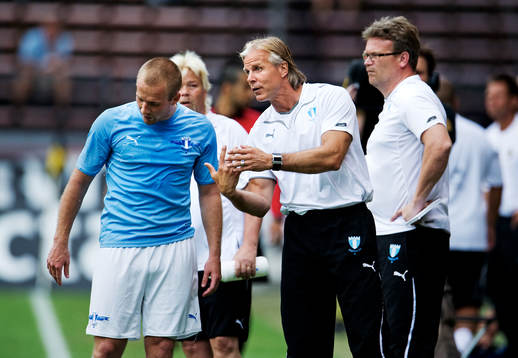 Roland Nilsson, tränare, Malmö, ger instruktioner till