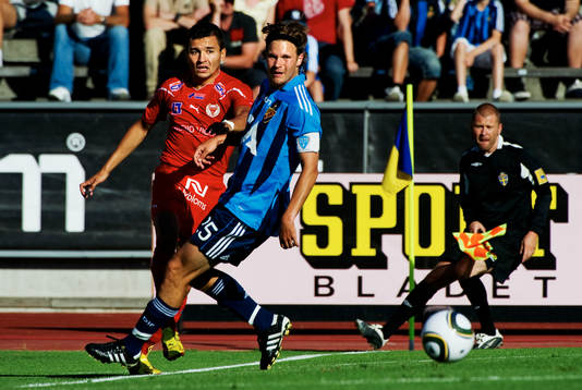 Daniel Sobralense, Kalmar, slår in bollen