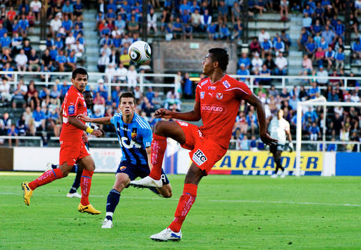 Ricardo Santos, Kalmar, kontrollerar bollen