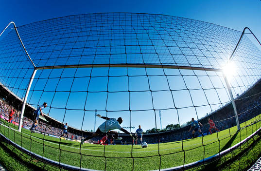 Pa Dembo Touray, målvakt, Djurgården, släpper in 0-1 på