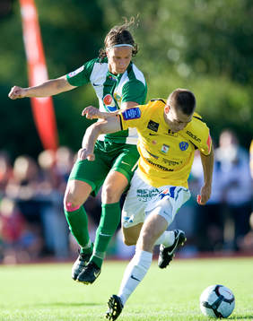 Linus Hallenius, Hammarby, stoppas av Kristoffer Englén,