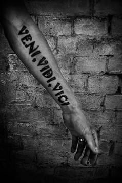 Pontus Wernbloom. Tatuering, Veni, vidi, vici