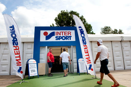 Intersport har tält på Heden