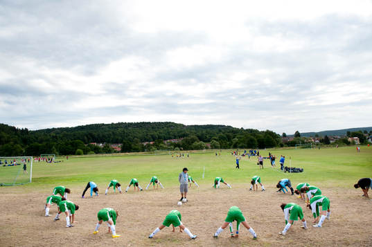 Fotboll, ungdom, Gothia Cup. Uppvärmning, stretch