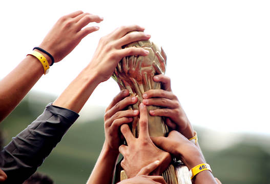 Pokal, händer, genre