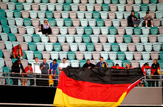Läktare, åskådare, flagga