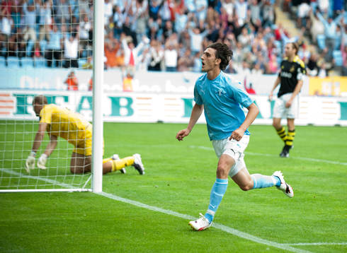 Agon Mehmeti, Malmö har gjort 1-0 bakom Ivan Turina,