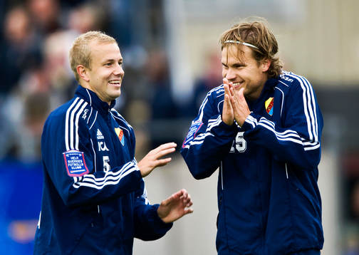 Petter Gustafsson och Sebastian Rajalakso skojar