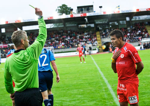 Daniel Sobralense, Kalmar, får gult kort, varning, av