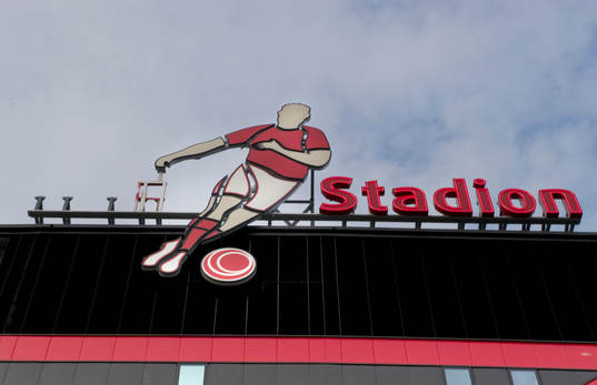 AZ Arena har fått sudda ut sin förra sponsor