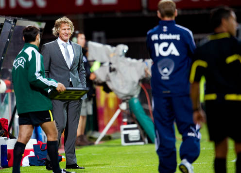 Gertjan Verbeek, tränare AZ Alkmaar tittar på Jonas