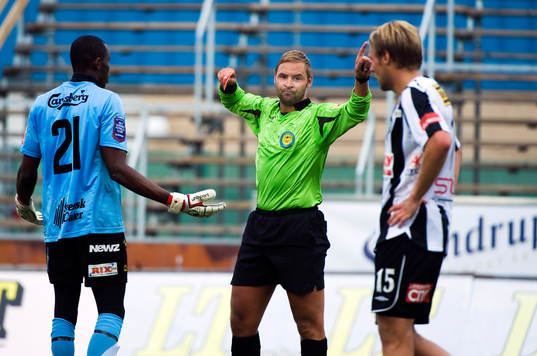 Dwayne Miller, målvakt, Syrianska fällde Fredrik