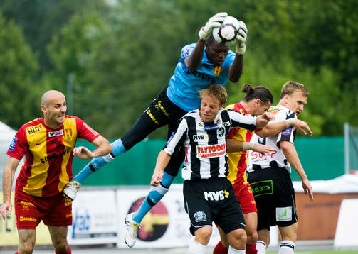 Dwayne Miller, målvakt, Syrianska och Fredrik Karlsson,