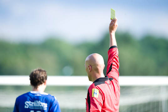 Domare, gult kort, varning