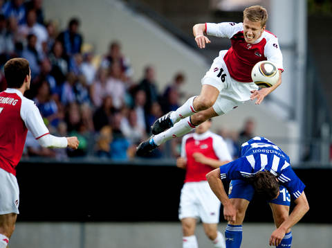Pontus Wernbloom, AZ Alkmaar, flyger högt