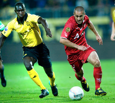 Emir Bajrami, Twente, tar sig förbi Pa Modou Kah, Roda