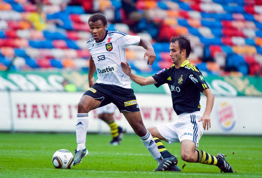 Serge-Junior Ngouali, Brommapojkarna och Helgi Danielssn,