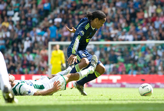 Urby Emanuelson, Ajax