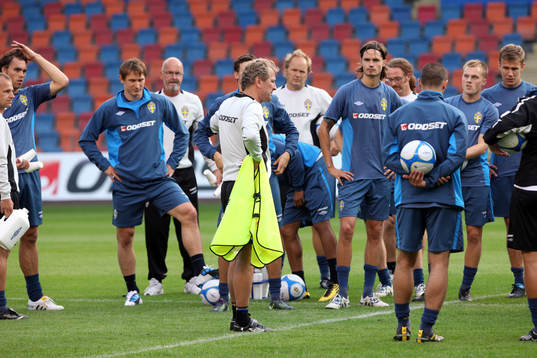 Erik Hamrén, förbundskapten instruerar