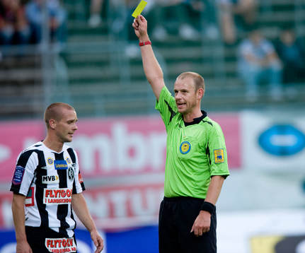 Fredrik Svanbäck, Landskrona, varnad av Fredrik Lundberg,