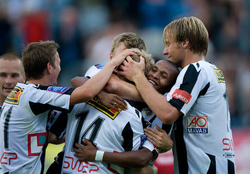 2-0, Thomas Raun (14), som grattas av Surprise, Bradley