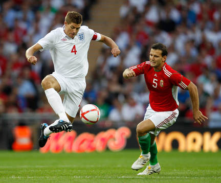 Steven Gerrard, England och Zoltan Szelesi, Ungern