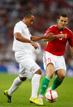 Theo Walcott, England och Zoltan Szelesi, Ungern