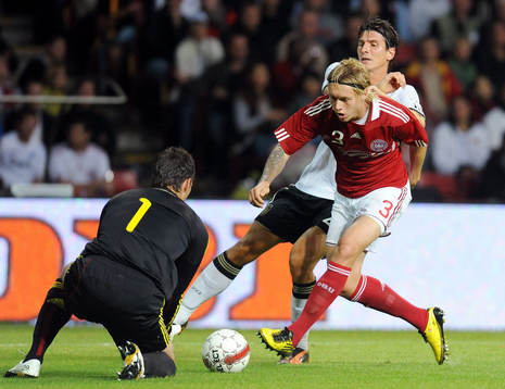 Thomas Sörensen (målvakt) och Simon Kjaer, Danmark. Mario
