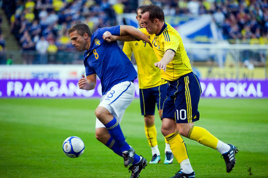 Anders Svensson, Sverige och Charlie Adam, Skottland